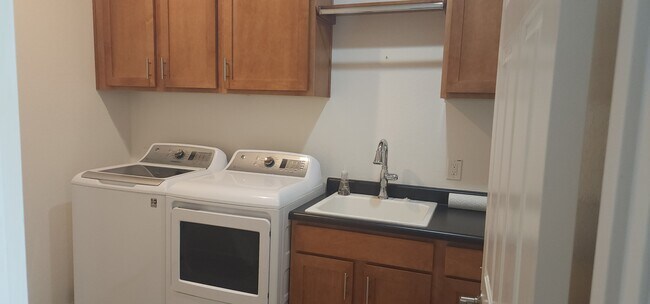 Building Photo - 3350 Big Sky Dr
