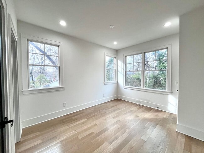 Building Photo - 614 West Blvd