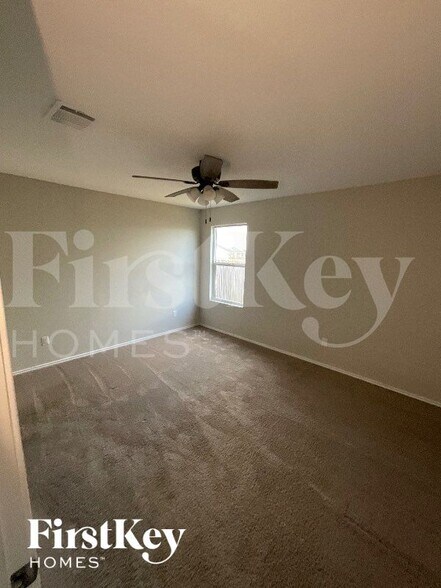 Building Photo - 2404 Lake Hills