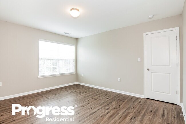 Building Photo - 1800 Windy Willow Ln