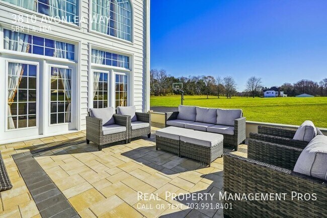 Building Photo - Gated Community, 10 Acres