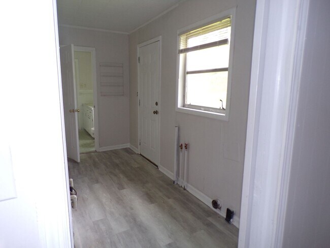 Building Photo - 104 Glenn St