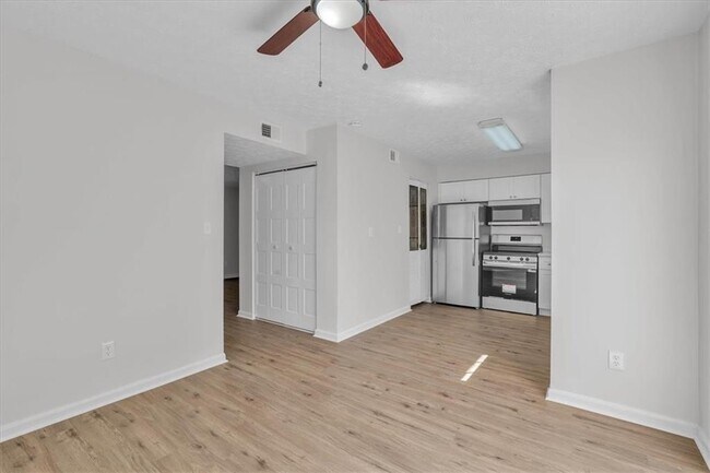 Building Photo - 2613 Stratford Ln