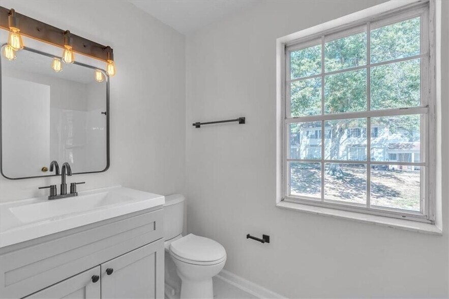 Building Photo - 2613 Stratford Ln