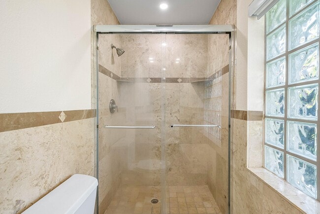 Building Photo - 1061 NW 3rd St