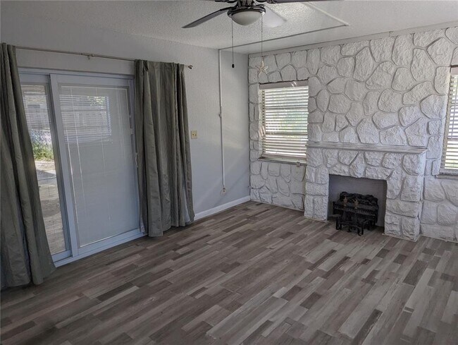 Building Photo - 206 N Gunlock Ave