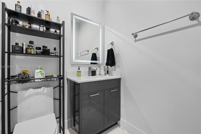 Building Photo - 17900 SW 149th Ave