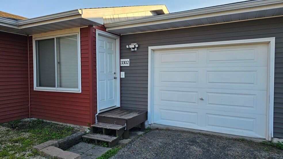 Building Photo - 3302 29th Ct S