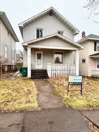 Building Photo - AVAILABLE December! - 3 Bed 1 Bath Home!