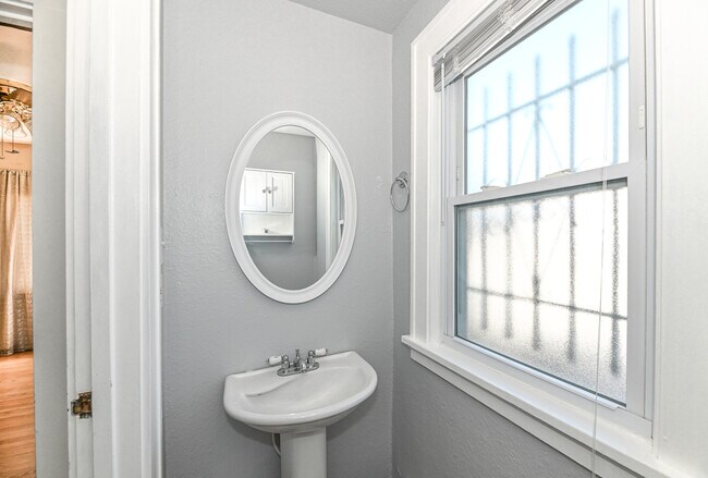 Building Photo - 3717 S 56th St