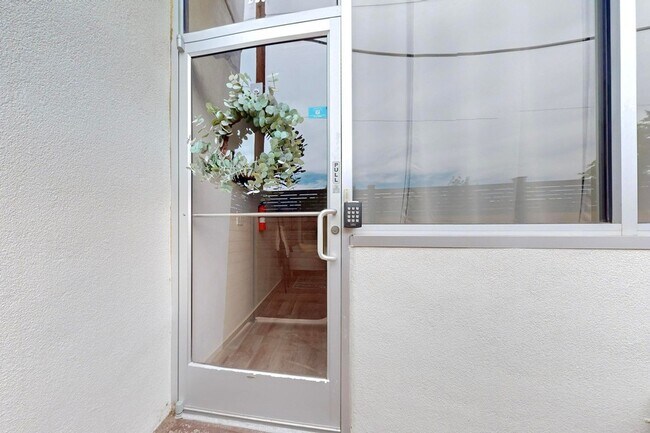 Building Photo - 223 Sierra Dr SE