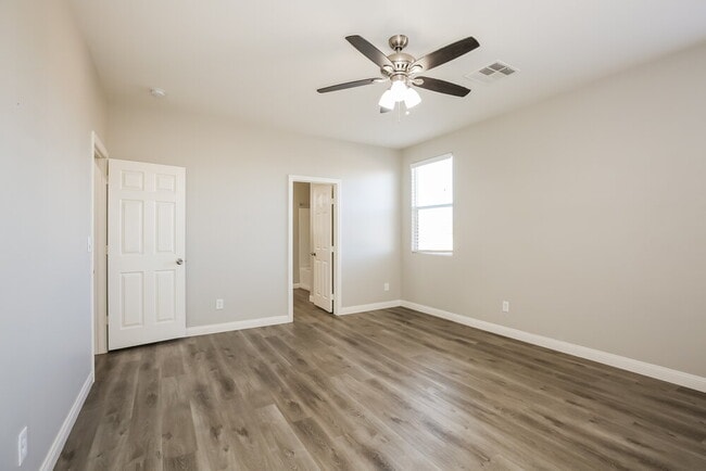 Building Photo - 5836 Sierra Cliff St