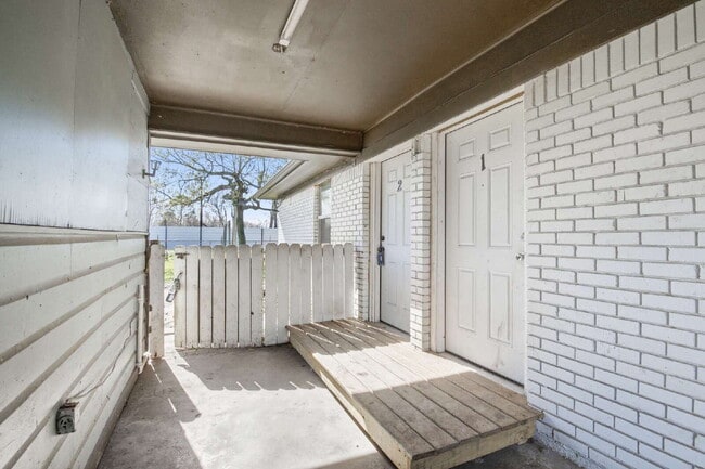 Building Photo - 6318 Laramie St