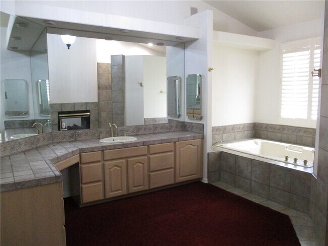 Building Photo - 2902 Desert Vista Dr