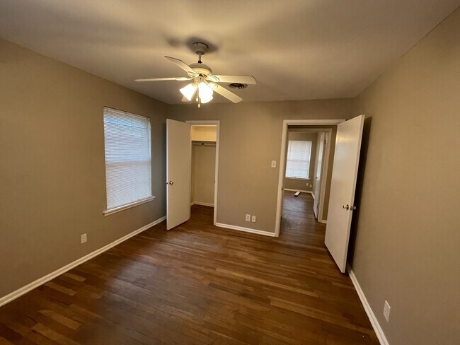 Building Photo - 1419 Linden Dr