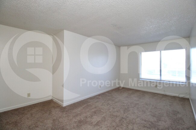 Building Photo - 6074 W Golden Ln