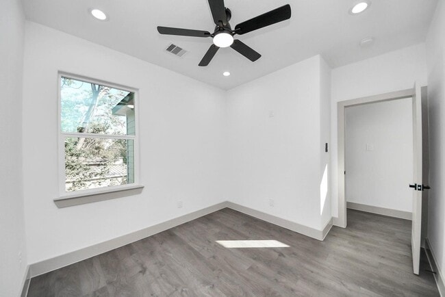 Building Photo - 7973 Joy St