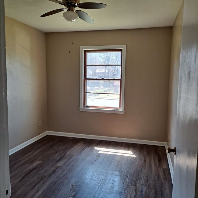 Building Photo - 2160 St Elmo Ave