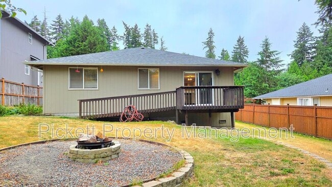 Building Photo - 1331 NE Gilmax Ln