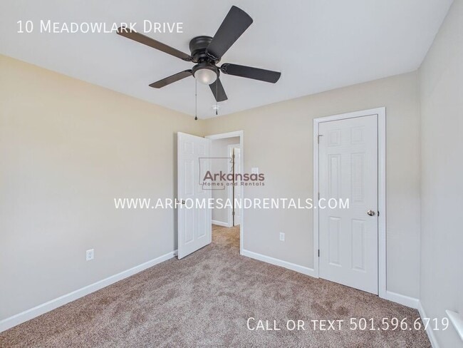 Building Photo - 10 Meadowlark Dr