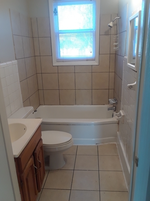Building Photo - Move-in Special! 1/2 off first month's rent!