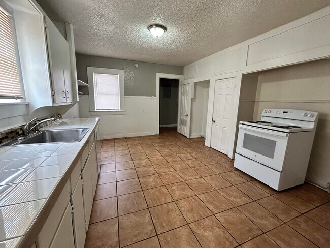 Building Photo - 2124 20th St