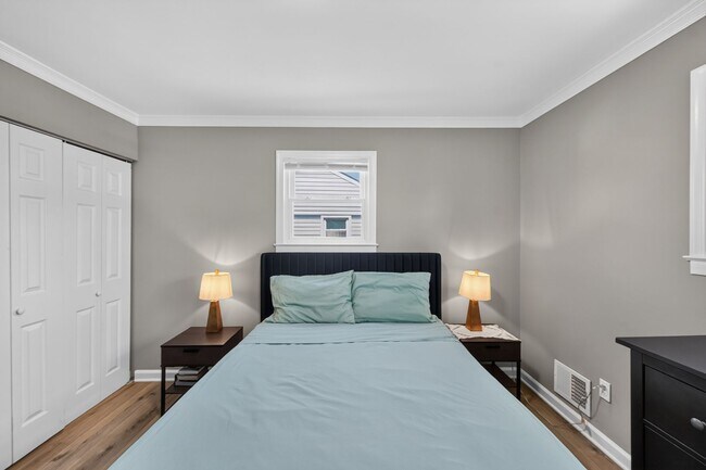 Building Photo - Updated Single-Family Home for Rent in Fairlawn