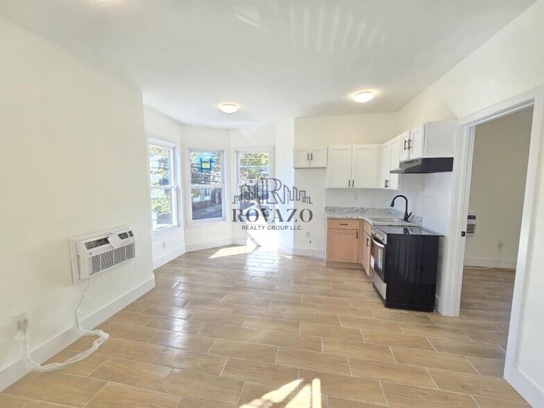 Primary Photo - 634 15th Ave