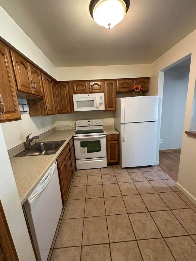 Building Photo - 7605 Woodview St