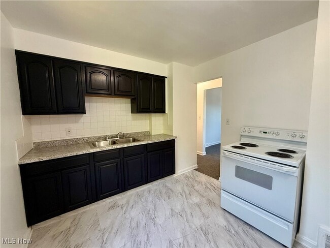 Building Photo - 1288 Hartford Ave