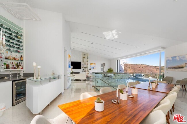 Building Photo - 28405 Via Acero