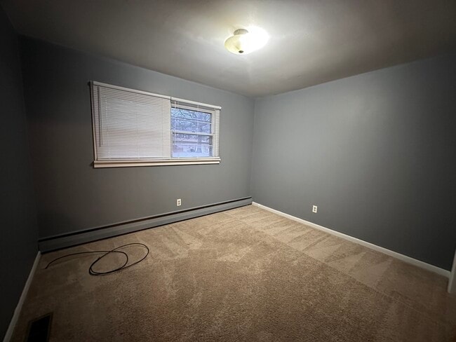 Building Photo - 206 Oak Hill Dr