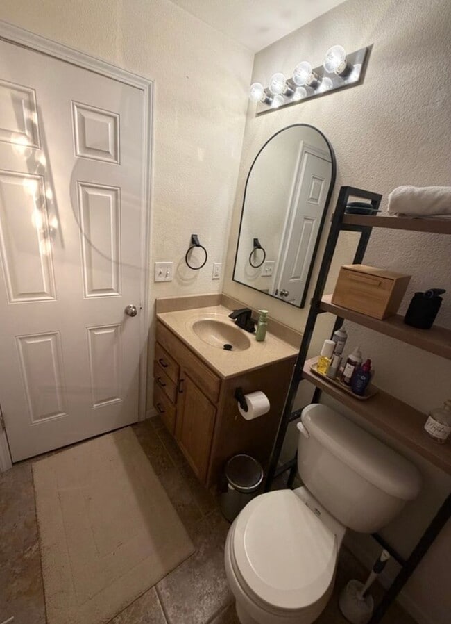 Building Photo - ADORABLE DUPLEX CLOSE TO EISENHOWER M.S!