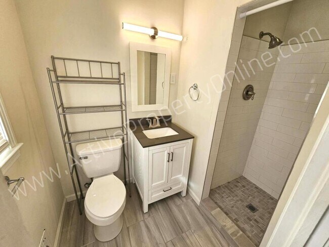 Building Photo - 777 Windsor Rd