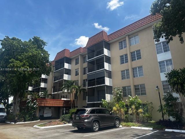 Building Photo - 4160 Inverrary Dr