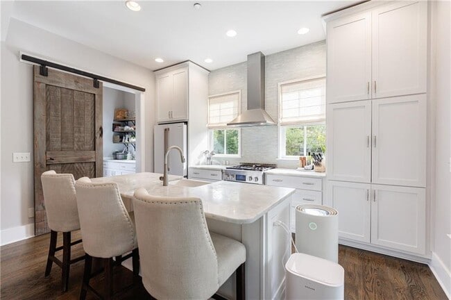 Building Photo - 1000 Loliver Ln