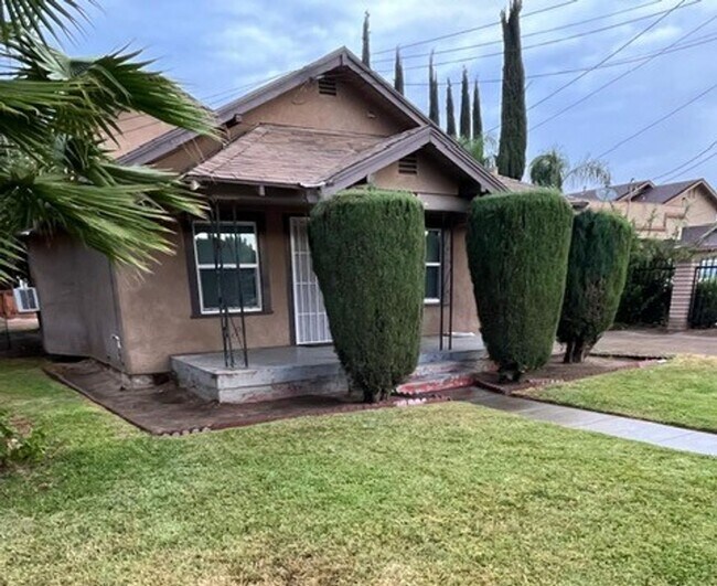 Primary Photo - Cutler home for Rent