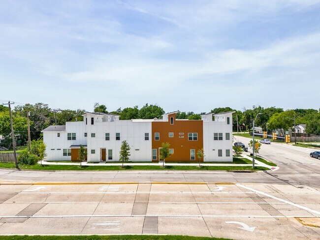 Building Photo - 2509 Benbrook Blvd