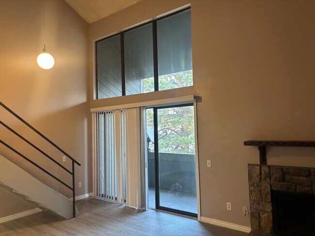 Building Photo - 14160 E Temple Dr