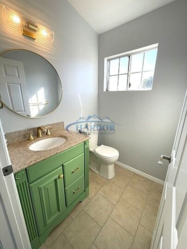 Building Photo - Beautifully Updated 3-Bed, 2-Bath Townhome