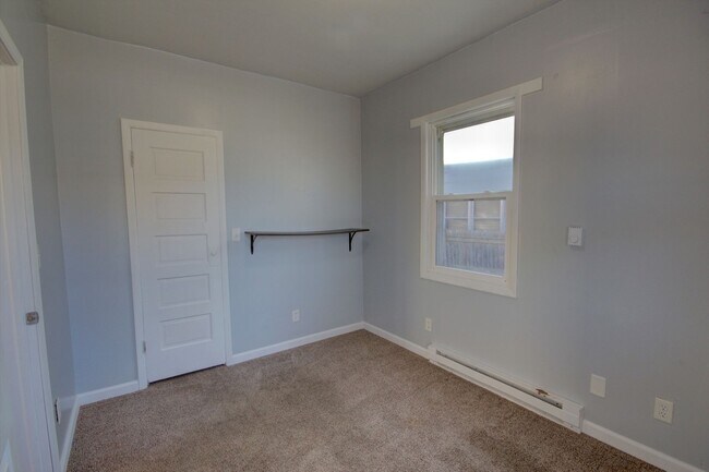 Building Photo - 123 3rd St