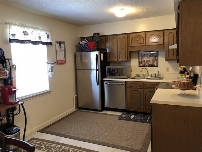 Spacious kitchen floors have been updated - 116 Michael Dr