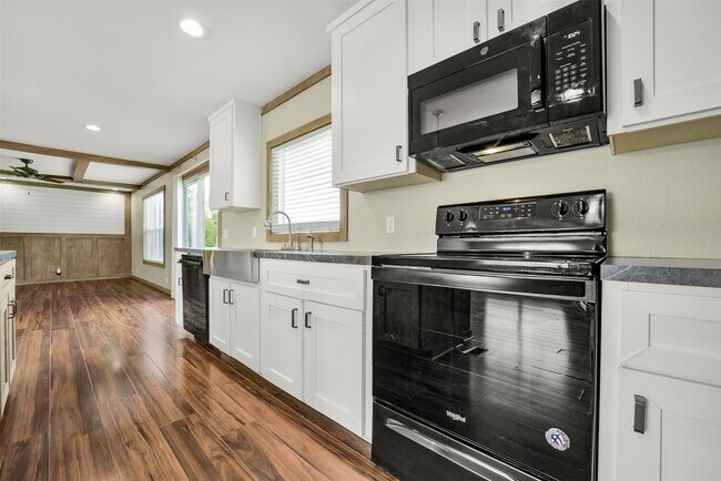 Building Photo - 1566 County Rd 610