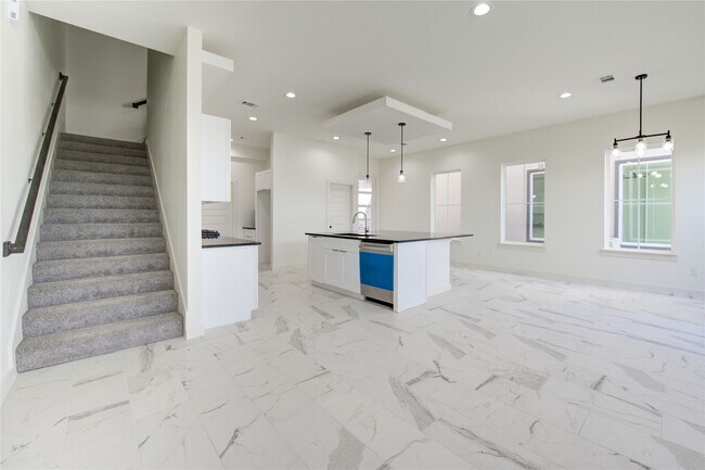 Building Photo - 2914 El Fenice Ln