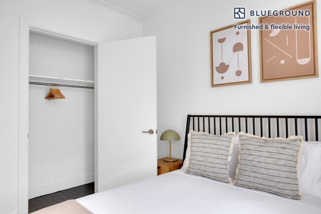 Building Photo - 15 W 55th St