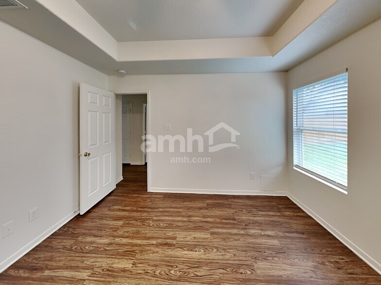 Building Photo - 12123 Landsdown Ridge Way