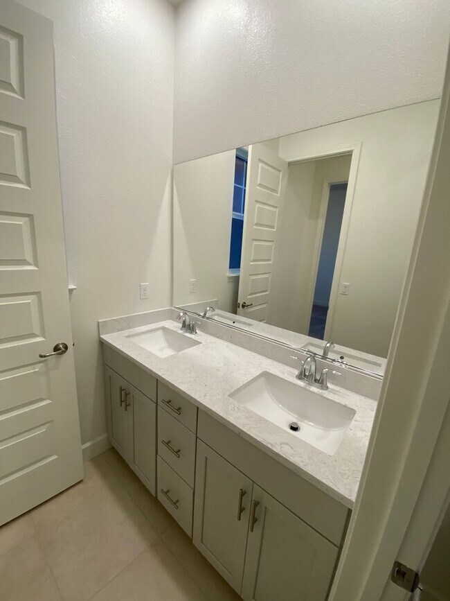 Building Photo - 4989 Gold Rush Dr