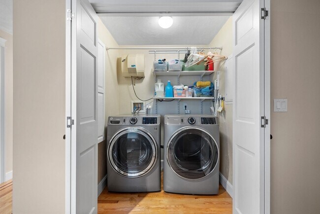 Building Photo - 42 Orchard St