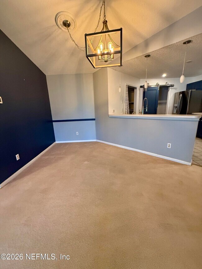 Building Photo - 700 Ironwood Dr