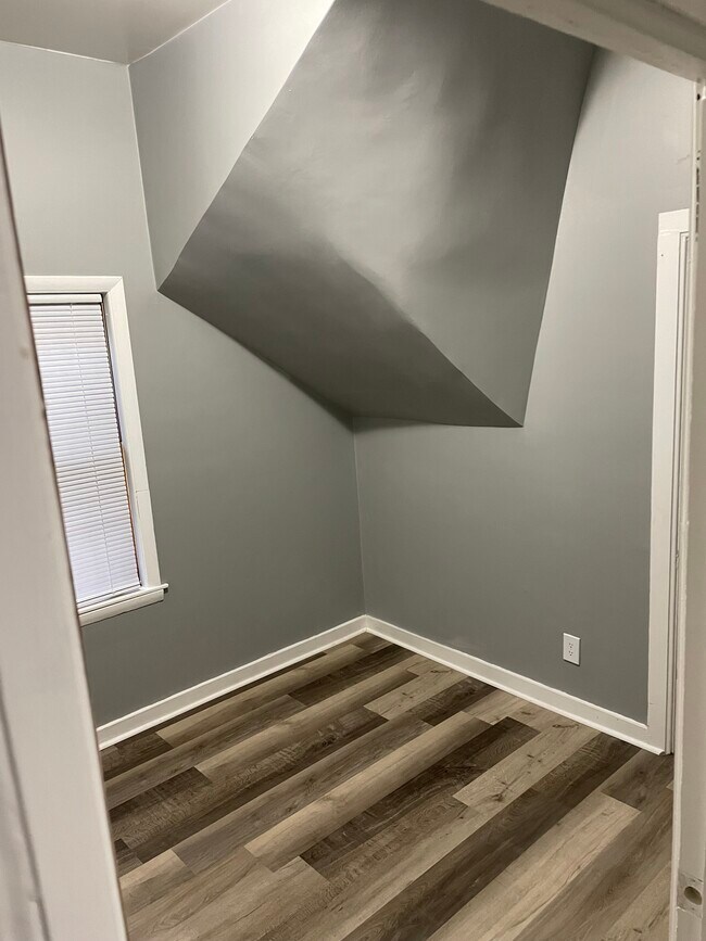 Building Photo - 107 W 118th St